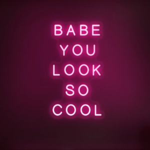 Neon LED užrašas "BABE"